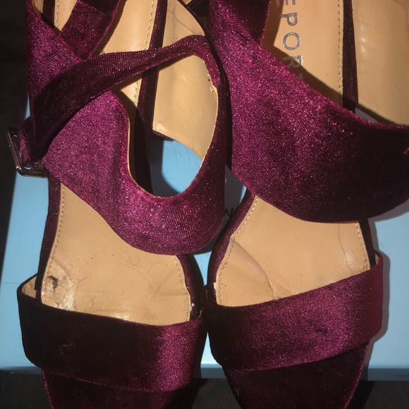 Maroon crushed velvet heel - Picture 3 of 4